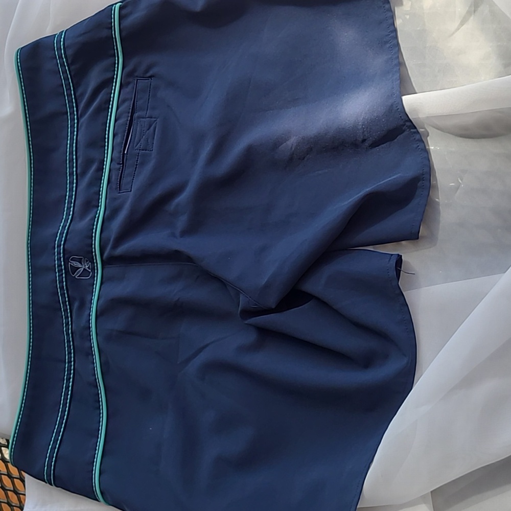 Carve Designs Swim Shorts. Size 6 - Picture 4 of 6